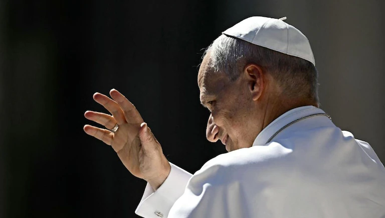 El papa León XIV fue operado con éxito de un adenocarcinoma pulmonar