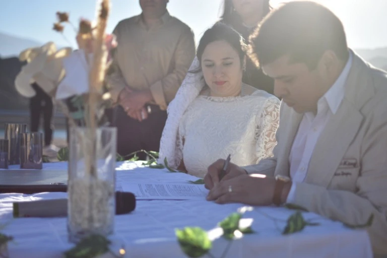 Cómo gestionar las copias de actas de matrimonio